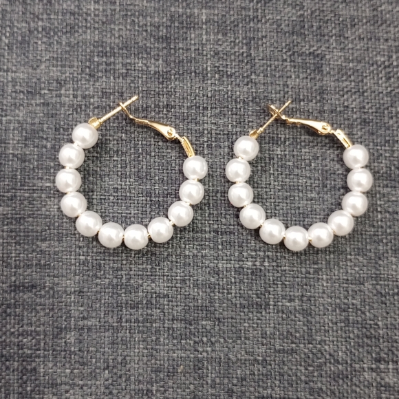Chic Gold and White Pearl Earrings - Picture 6 of 7